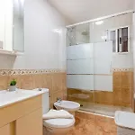 Апартаменти Cozy In With Swimming Pool