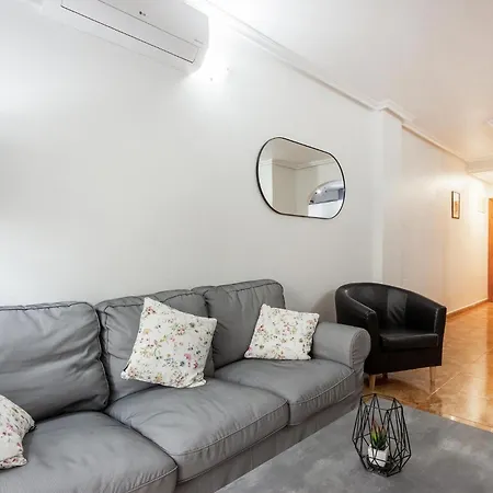 Cozy Apartment In Torrevieja With Swimming Pool *